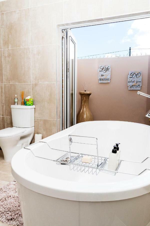 Settle Inn Self Catering Accommodation Колчестер Экстерьер фото